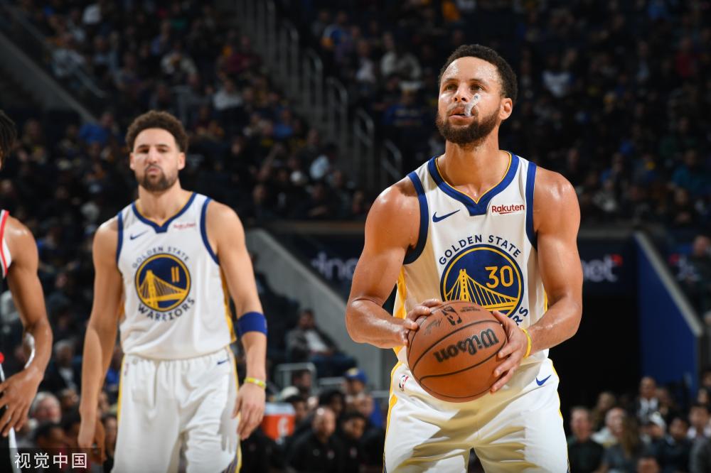 他们的背后 他们的背后